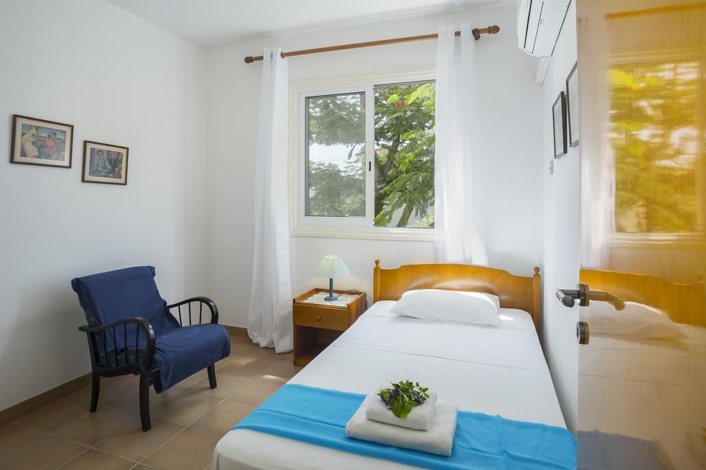 Protaras Beachfront Sirina Lina Suite Paralimni Bagian luar foto