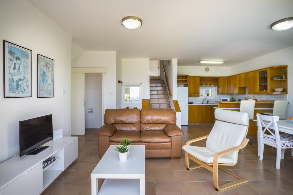 Protaras Beachfront Sirina Lina Suite Paralimni Bagian luar foto