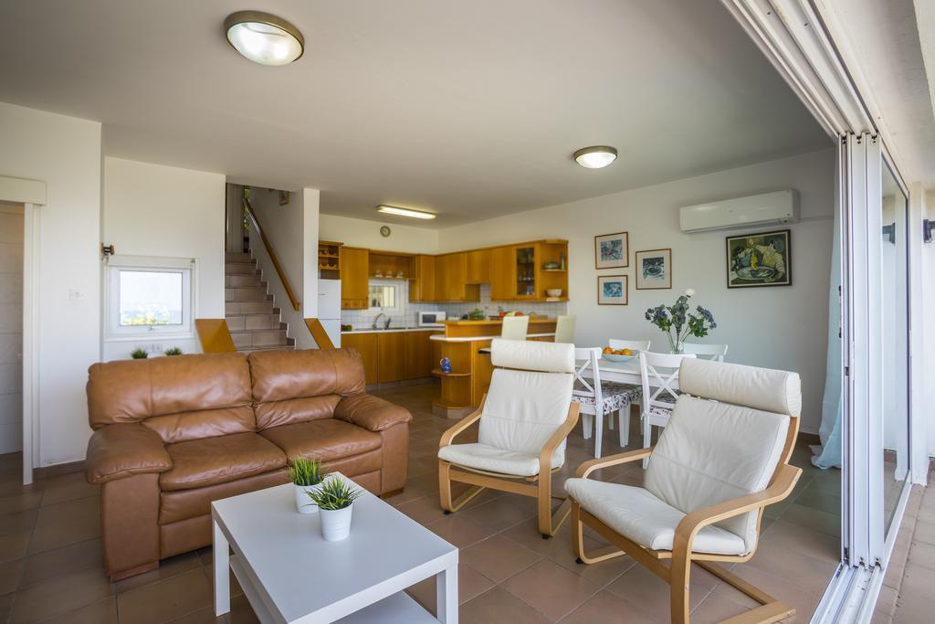Protaras Beachfront Sirina Lina Suite Paralimni Bagian luar foto