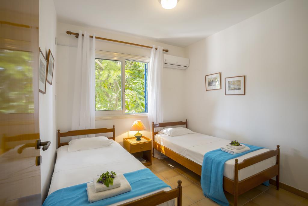 Protaras Beachfront Sirina Lina Suite Paralimni Bagian luar foto