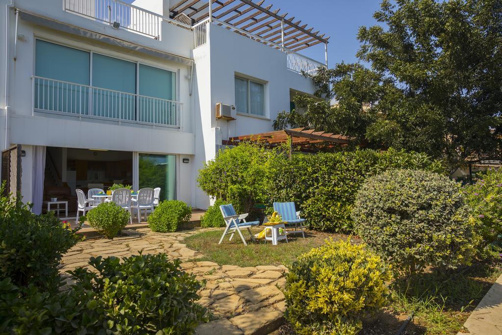 Protaras Beachfront Sirina Lina Suite Paralimni Bagian luar foto