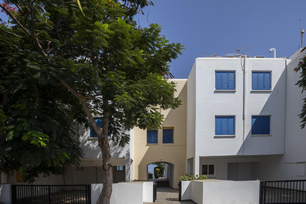 Protaras Beachfront Sirina Lina Suite Paralimni Bagian luar foto