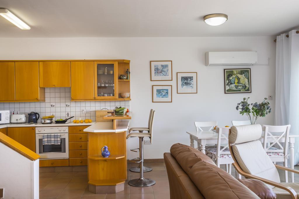 Protaras Beachfront Sirina Lina Suite Paralimni Bagian luar foto